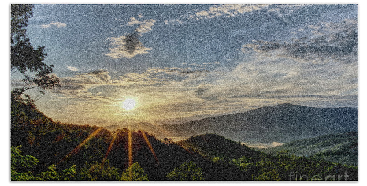 Smoky Mountains Bath Towel featuring the photograph Smoky Mountain Sunrise 4 by Phil Perkins