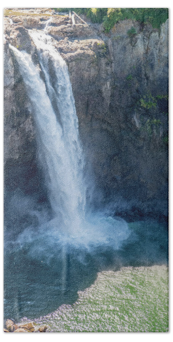 Snoqualmie Falls Bath Towel featuring the photograph Snoqualmie Falls by Alberto Zanoni