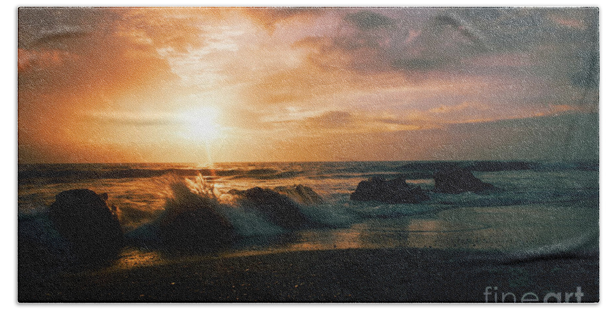 Beach Bath Towel featuring the photograph Splash on rocks by Vicente Sargues