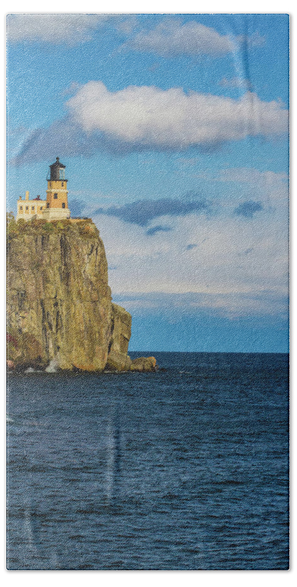 Split Rock Lighthouse Bath Towel featuring the photograph Split Rock Lighthouse 5 by Jana Rosenkranz