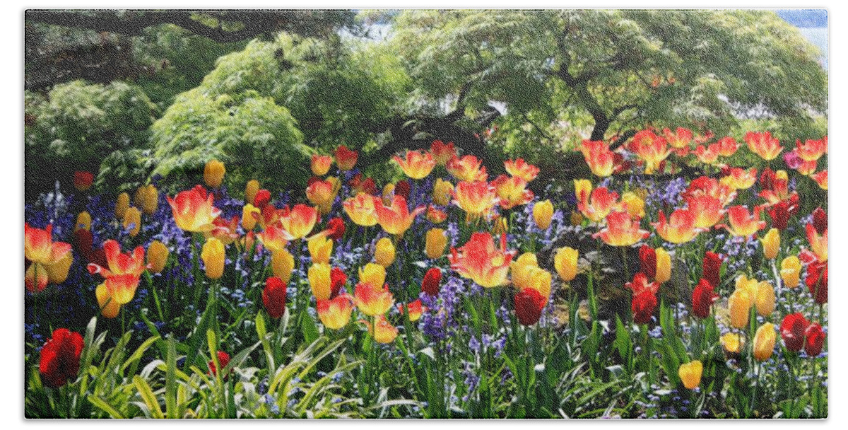 Landscape Bath Towel featuring the photograph Spring Garden by Gerry Bates