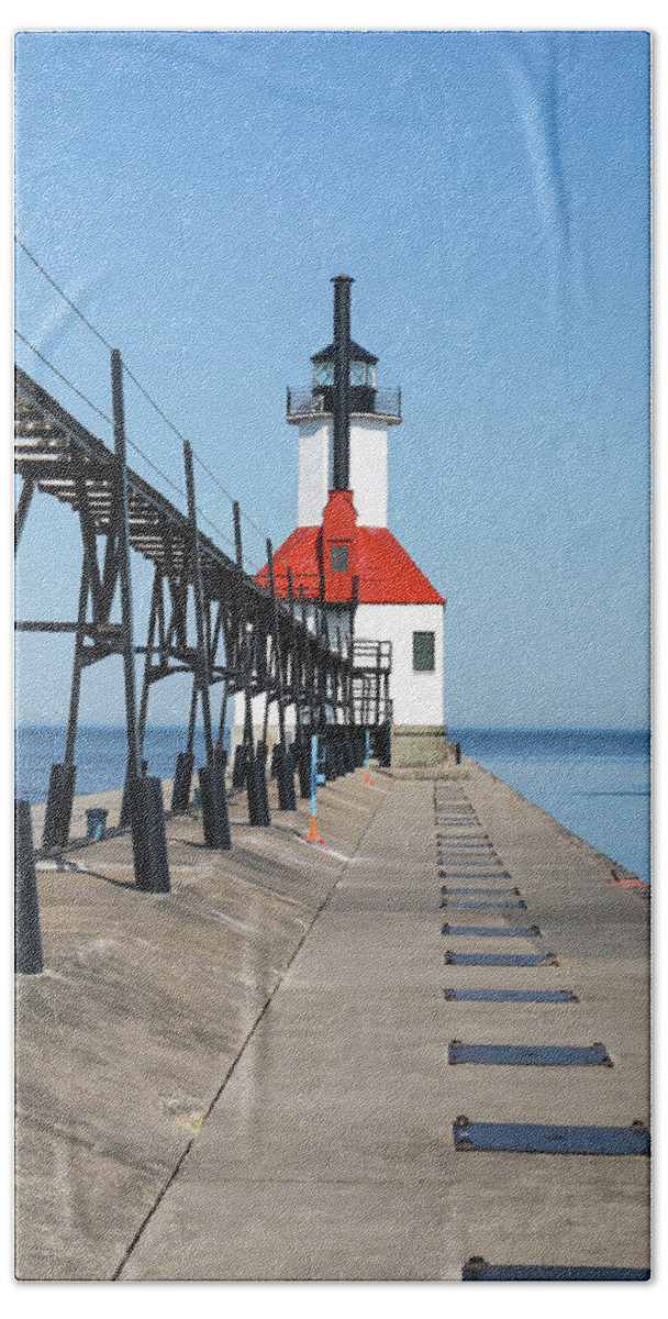 St. Joseph Michigan Lighthouse Bath Towel featuring the photograph St. Joseph Michigan Lighthouse by Dan Sproul