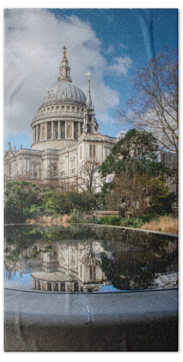 Stpaulscathedral Bath Towel featuring the photograph St. Paul's Cathedral by Raymond Hill