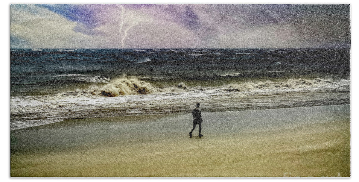 Beaches Bath Towel featuring the photograph Storm Cometh by DB Hayes
