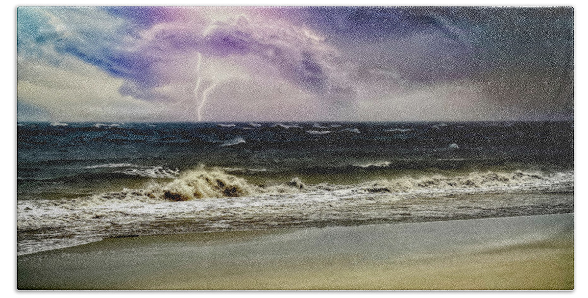 Beaches Bath Towel featuring the photograph Storm Incoming by DB Hayes