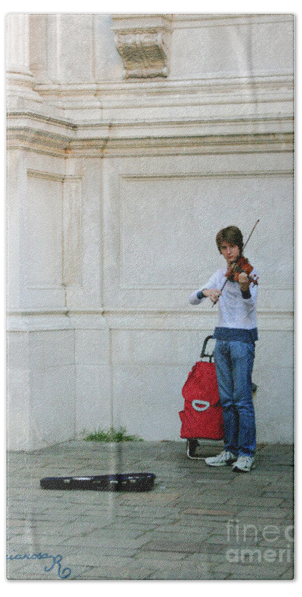 People Bath Towel featuring the photograph Street Musician in Venice by Mariarosa Rockefeller