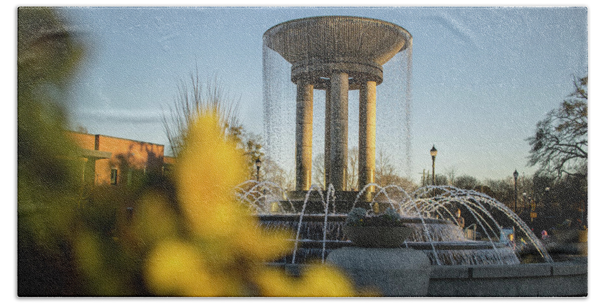 Cary Bath Towel featuring the photograph Summertime Fountain by Rick Nelson