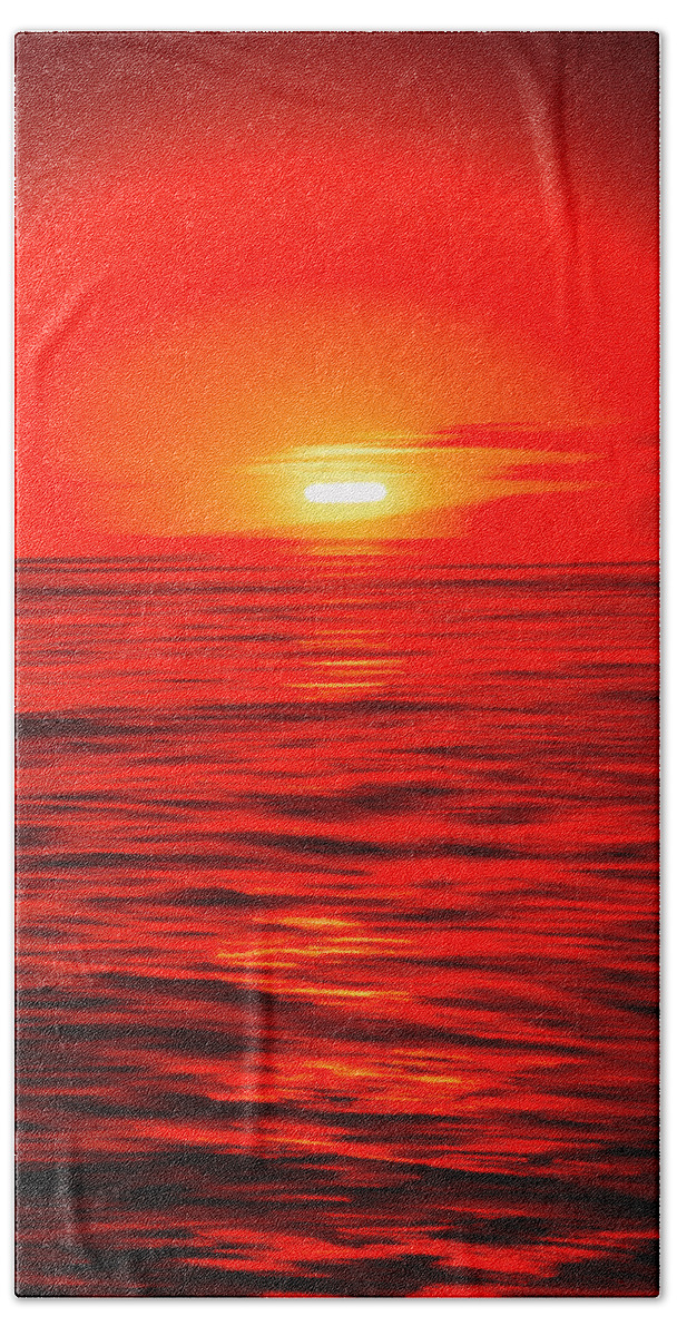 Sunset Hawaii Hand Towel featuring the photograph Sun Ray Motion by Leonardo Dale