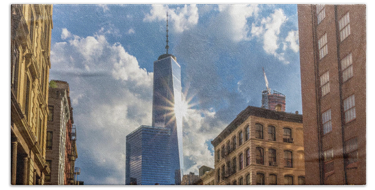 New York Bath Towel featuring the photograph Sunny Day In Manhattan by Elvira Peretsman