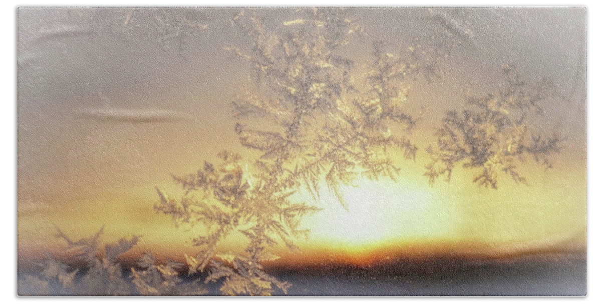 Sunrise Bath Towel featuring the photograph Sunrise and Frost by Susan Hope Finley