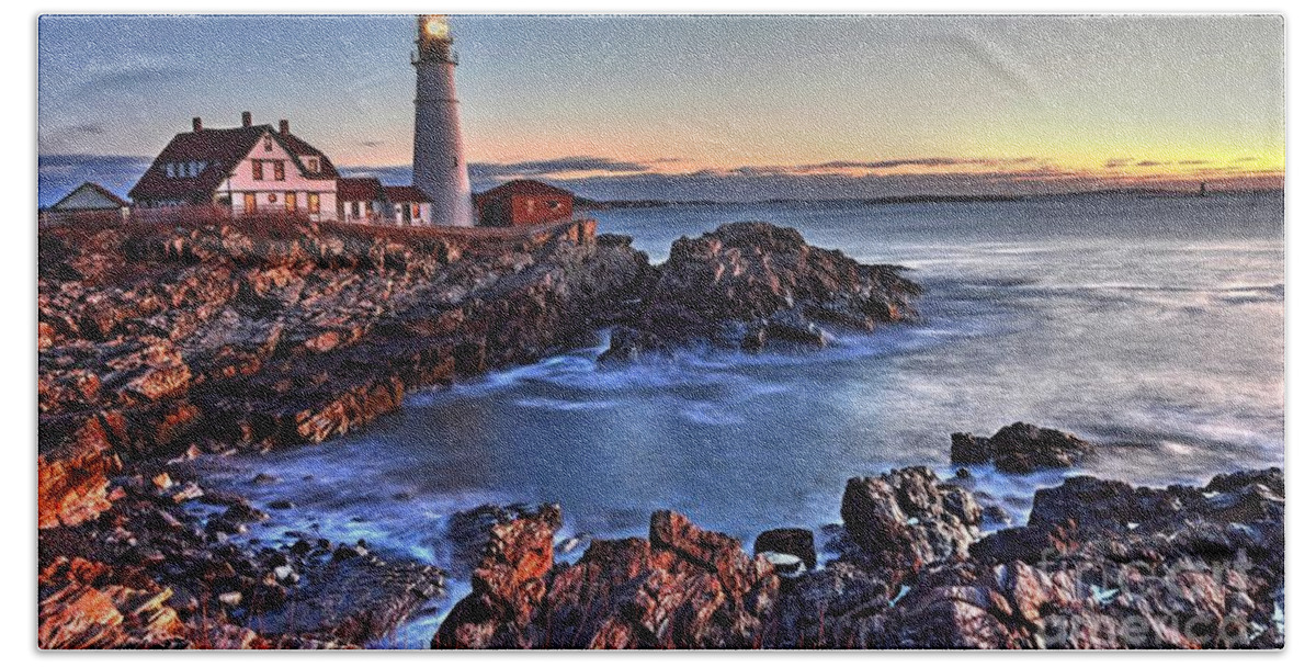 Portland Head Light Bath Towel featuring the photograph Sunrise at the Lighthouse by Steve Brown