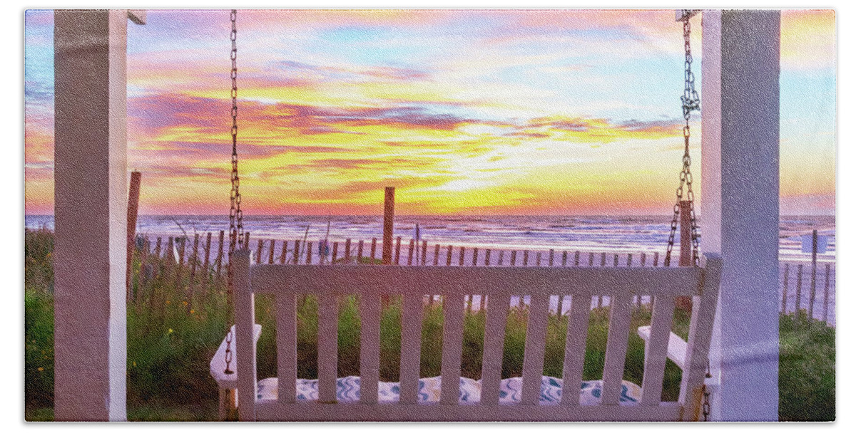 Sunrise Bath Towel featuring the photograph Sunrise Bench In Galveston by James Eddy