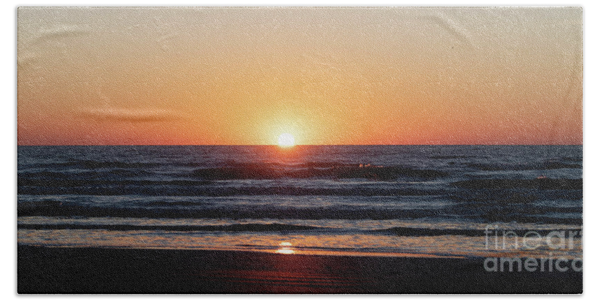 Sunrise Bath Towel featuring the photograph Sunrise on the Gulf of Mexico by Patrick Nowotny