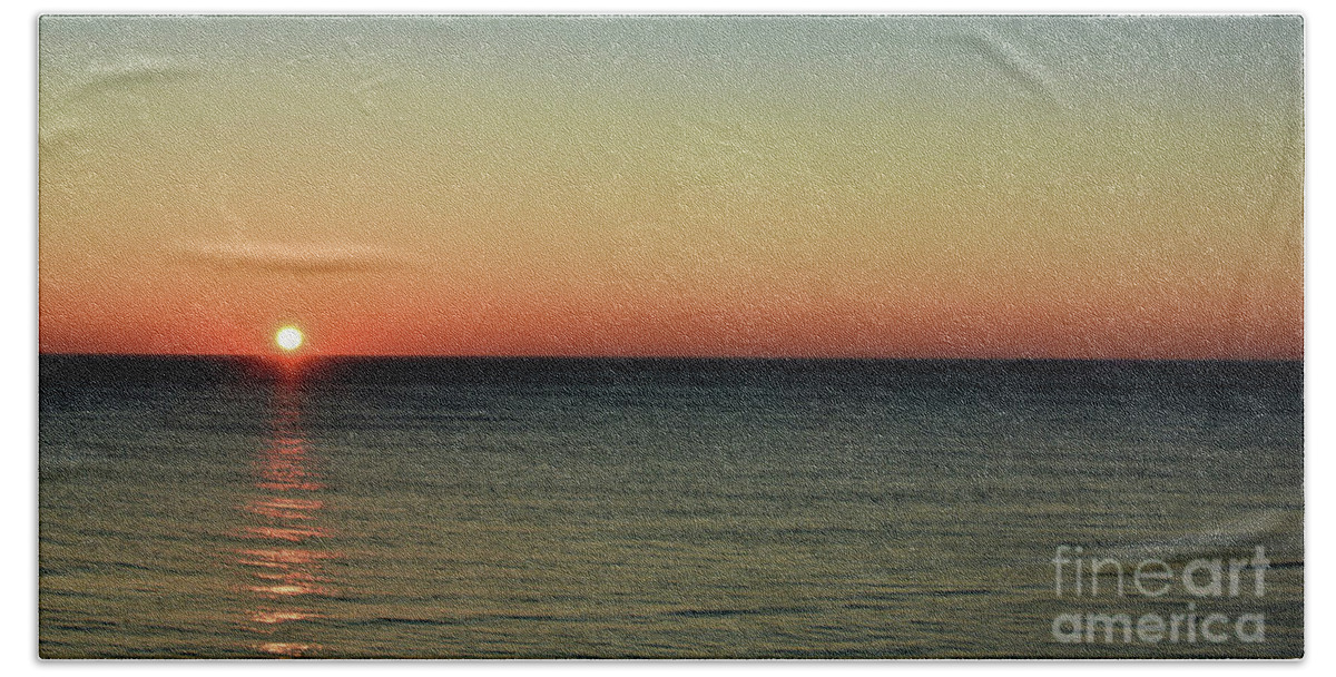 Sunrise Bath Towel featuring the photograph Sunrise over the sea by Yavor Mihaylov