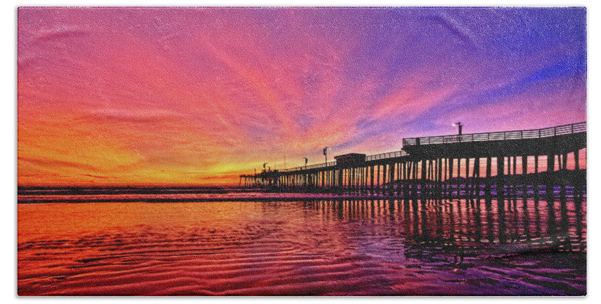 Pismo Beach Bath Towel featuring the photograph Sunset Afterglow by Beth Sargent