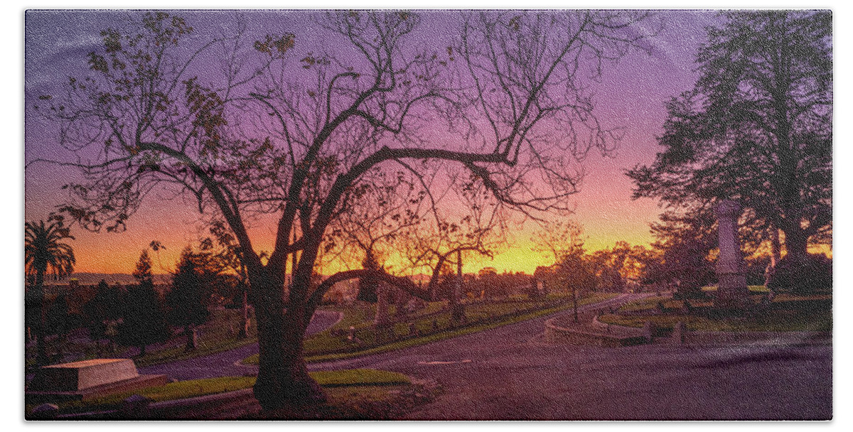 Mountain View Cemetery Bath Towel featuring the photograph Sunset at Mountain View Cemetery by Laura Macky