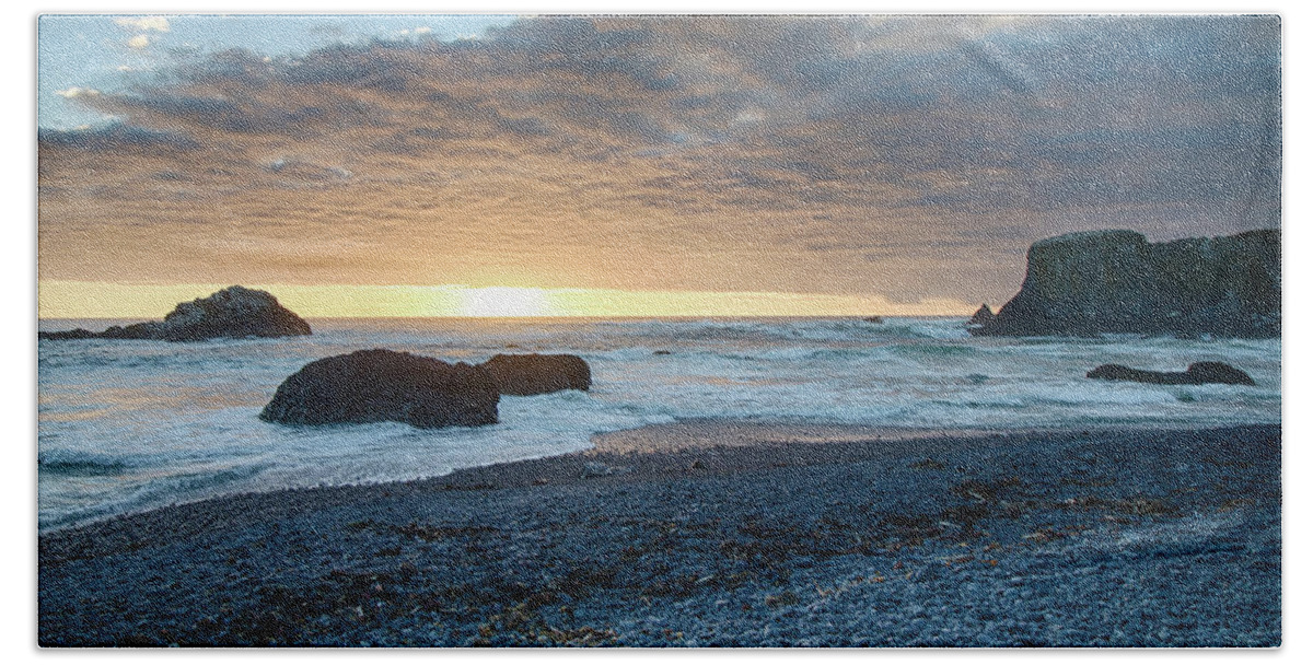 2018 Bath Towel featuring the photograph Sunset at Yaquina Head by Gerri Bigler