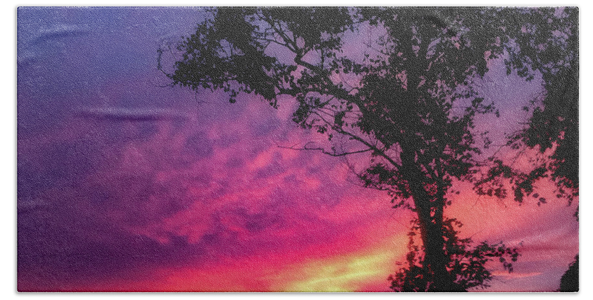 Landscape  Sunset   Bath Towel featuring the photograph Sunset behind a tree by Kelsea Peet