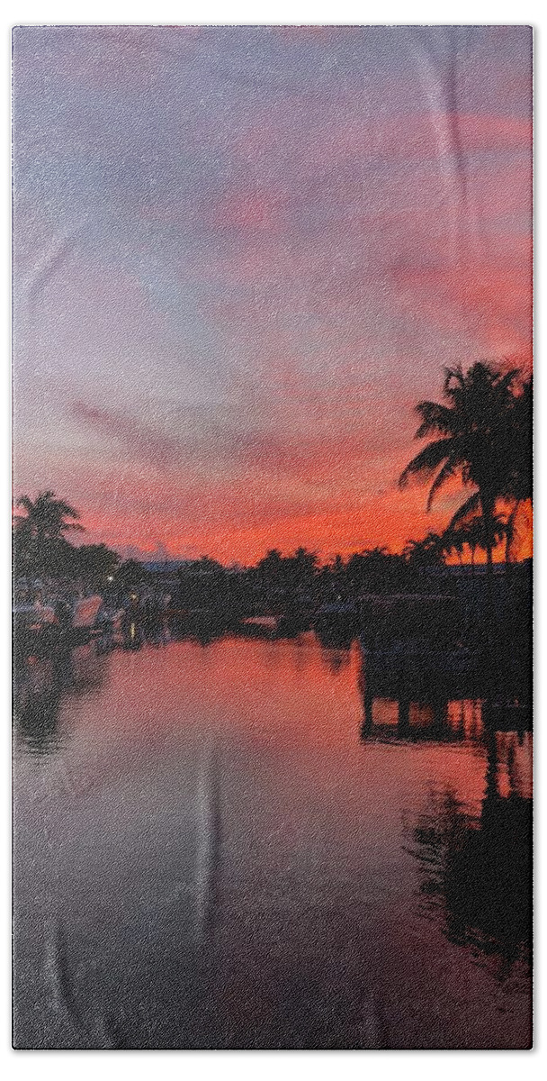Sunset Bath Towel featuring the photograph Sunset Over Key Largo, Florida by Shirley Galbrecht
