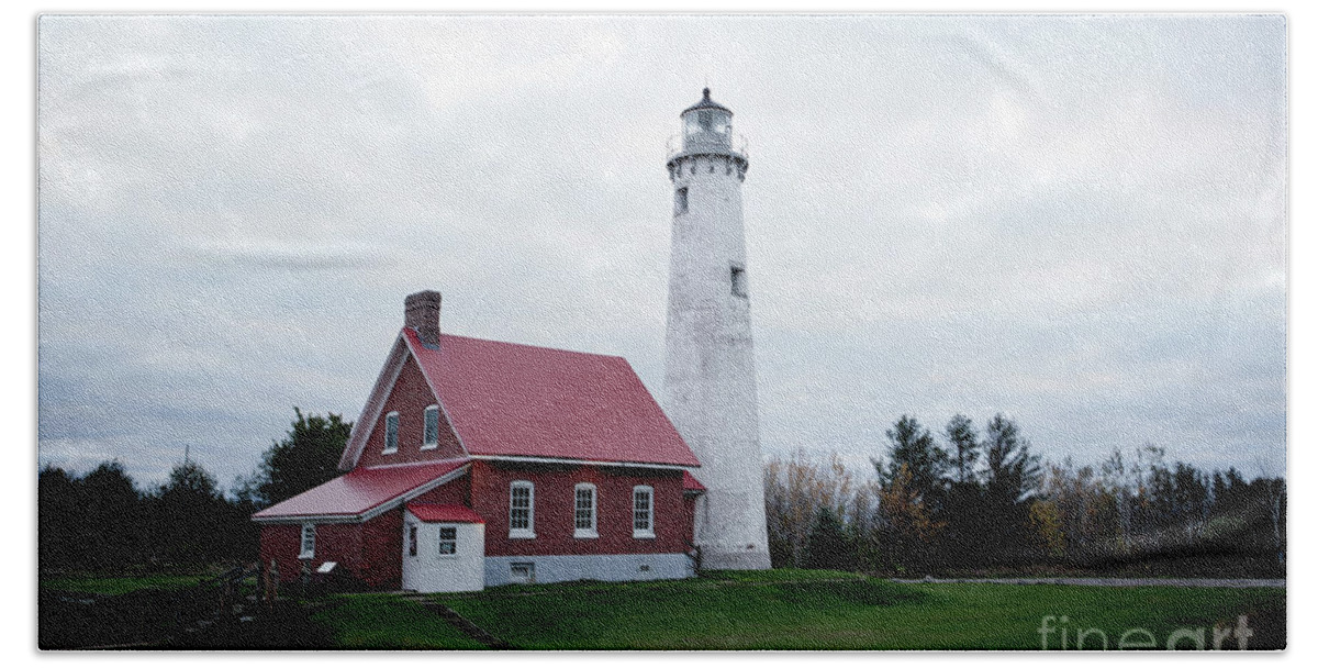 Tawas Bath Towel featuring the photograph Tawas Point Lighthouse II by Rich S