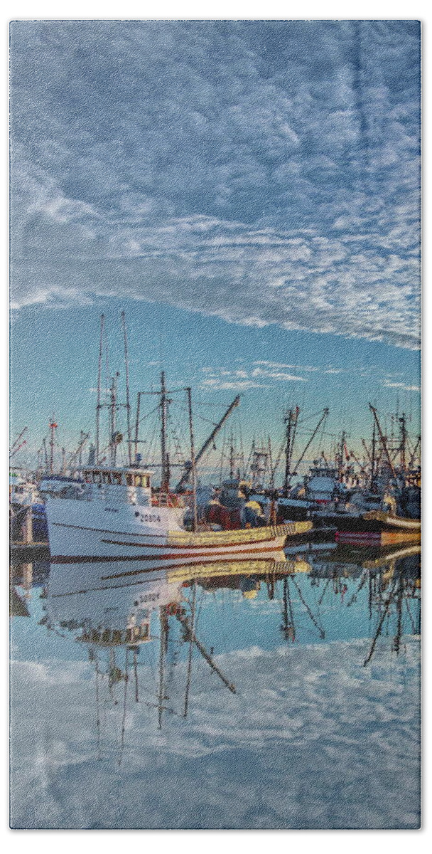 Alex Lyubar Bath Towel featuring the pyrography The Beautiful Reflection at Sunset by Alex Lyubar