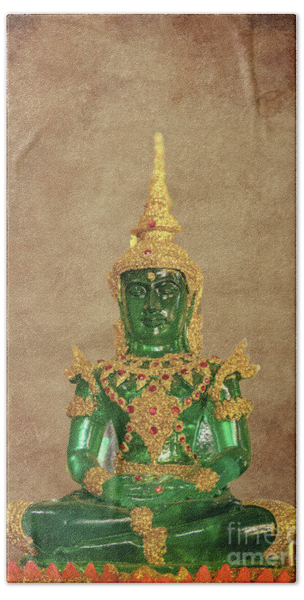 Emerald Buddha Hand Towel featuring the photograph The Emerald Buddha by Robert Murray