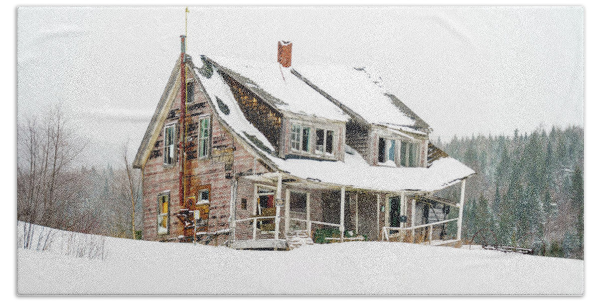 Landscape Bath Towel featuring the photograph The Old Farmhouse - Pittsburg, New Hampshire - February 2022 by John Rowe