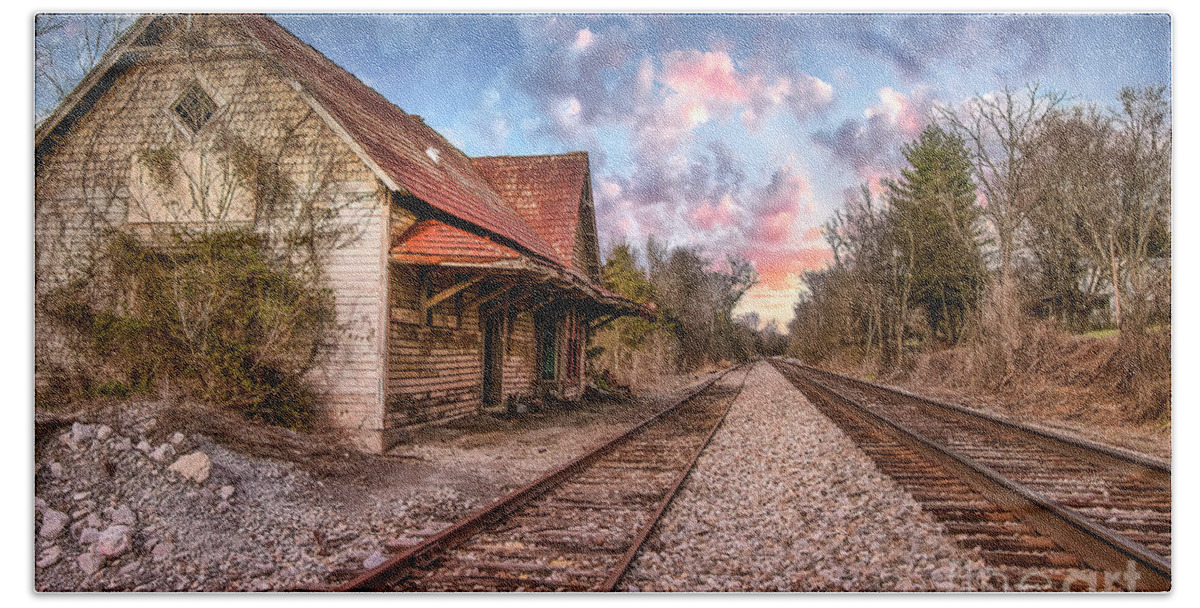 Limestone Hand Towel featuring the photograph The Old Limestone Depot by Shelia Hunt