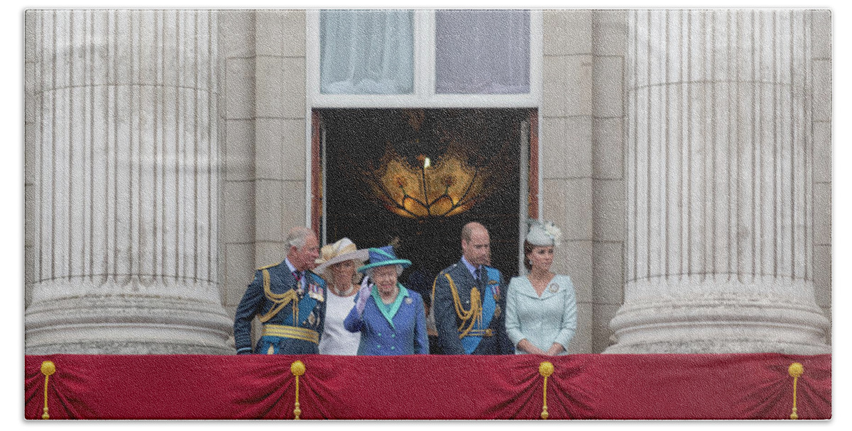 Raf Bath Towel featuring the photograph The Queen waves at the crowds by Andrew Lalchan