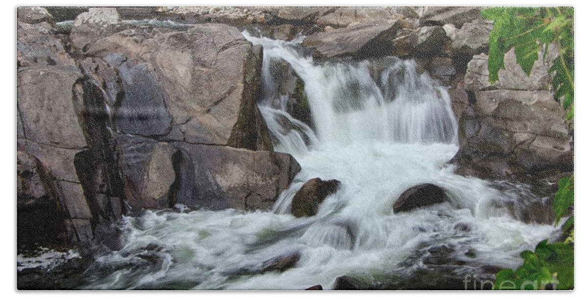 Water Bath Towel featuring the photograph The sinks, smoky mountains by Theresa D Williams