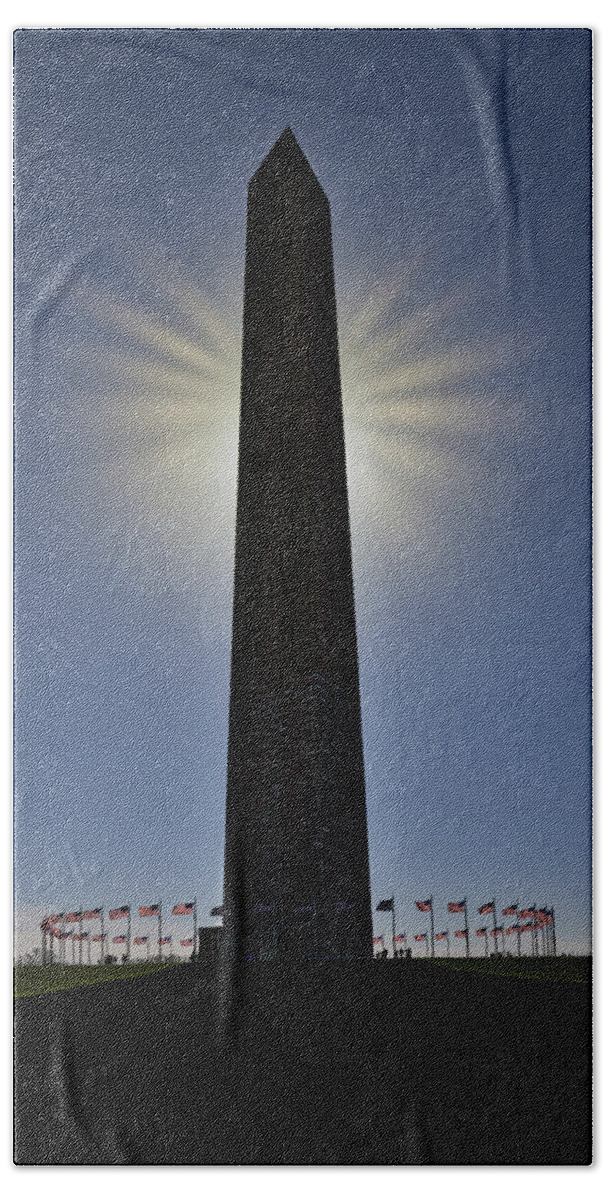Washington Monument Bath Towel featuring the photograph The Washington Monument by Susan Candelario