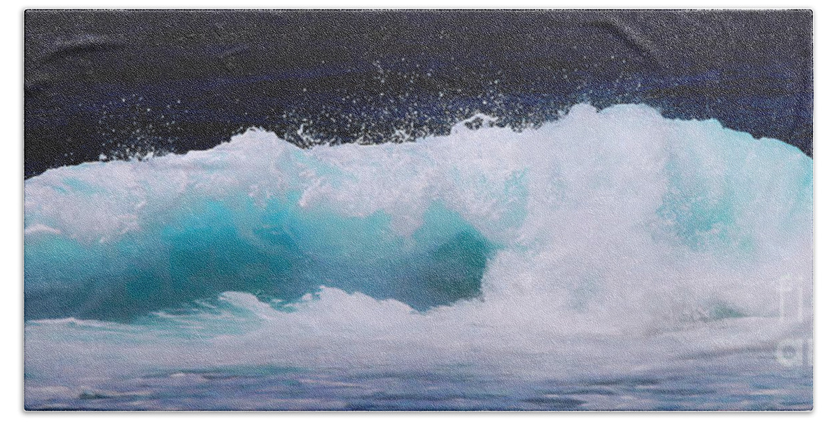Ocean Waves Hand Towel featuring the photograph The Wave by Scott Cameron