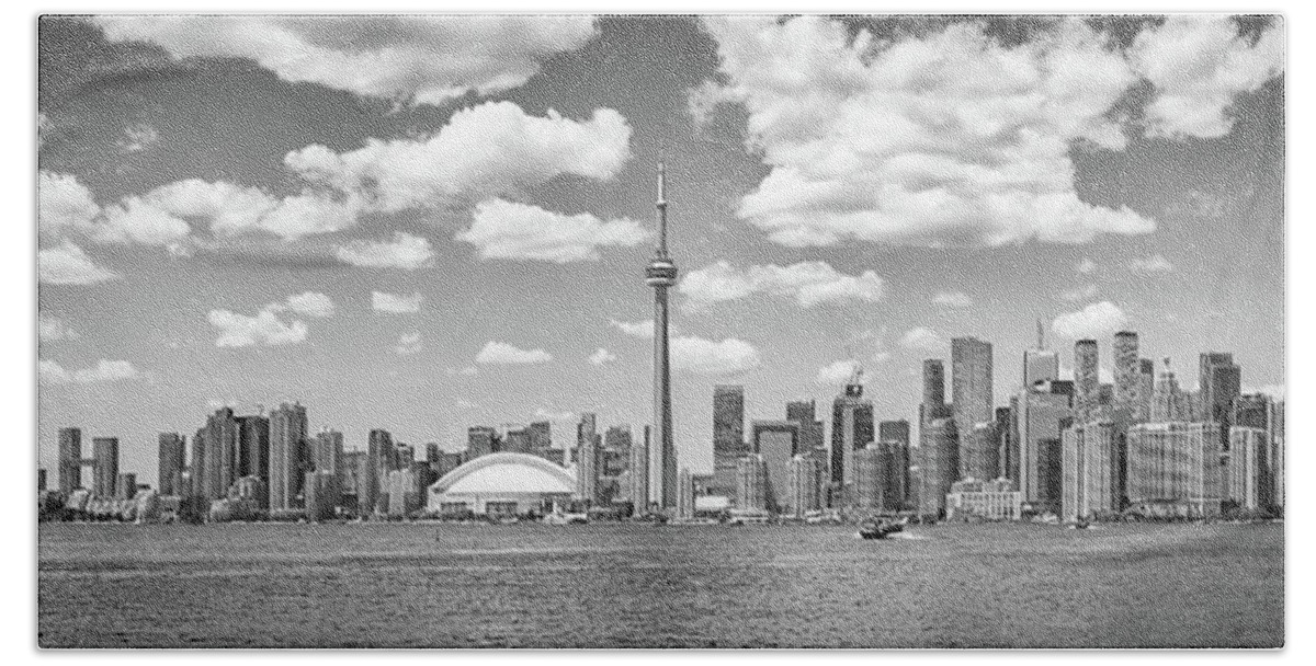 Toronto Bath Towel featuring the photograph Toronto Skyline 1 by Nigel R Bell