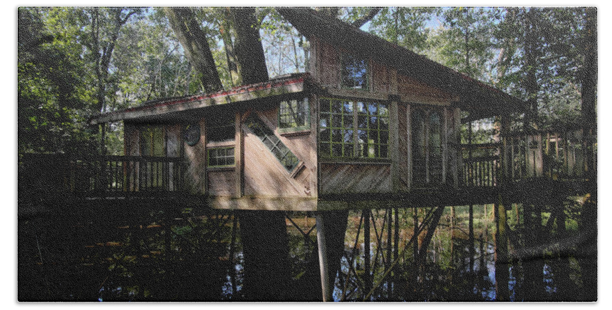 Tree House Bath Towel featuring the photograph Tree House by George Taylor