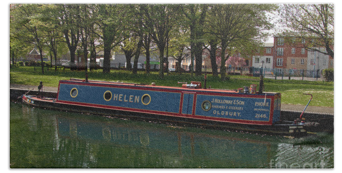 Canals Bath Towel featuring the photograph Tug Boat Helen in Tipton Basin by Stephen Melia