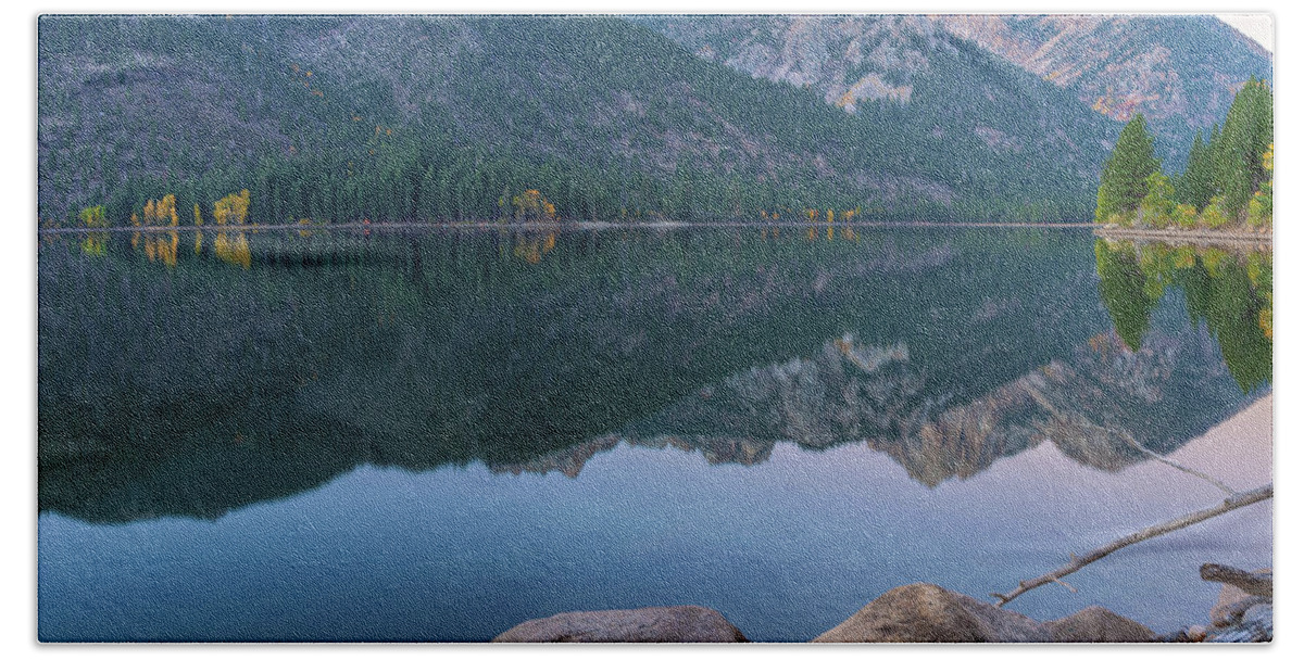 Eastern Sierra Nevada Mountains Bath Towel featuring the photograph Twin Lake Reflection by Jonathan Nguyen