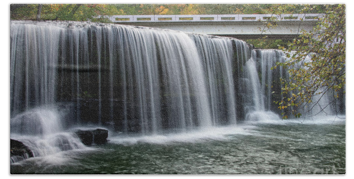 Waterfall Bath Towel featuring the photograph Upper Potter's Falls by Phil Perkins
