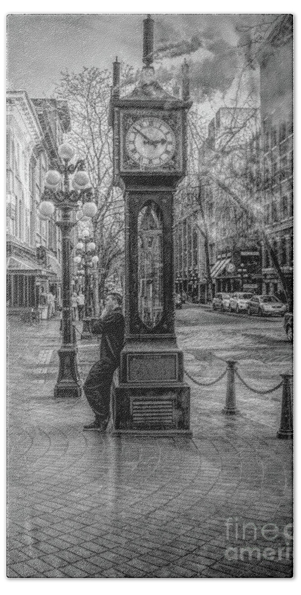 Vancouver Bath Towel featuring the photograph Vanvouver Steamclock by Jim Hatch