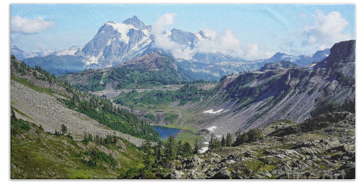 Shuksan Bath Towel featuring the photograph View of Mt Shuksan by Sylvia Cook