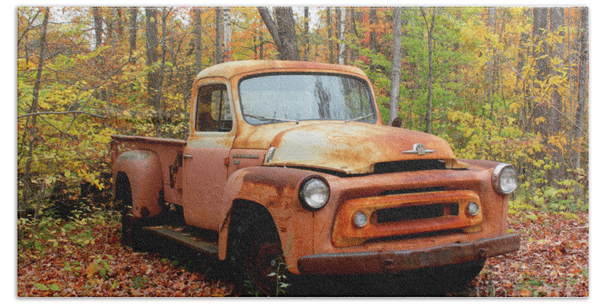 Truck Bath Towel featuring the photograph Vintage International Harvester Truck by Barbara McMahon