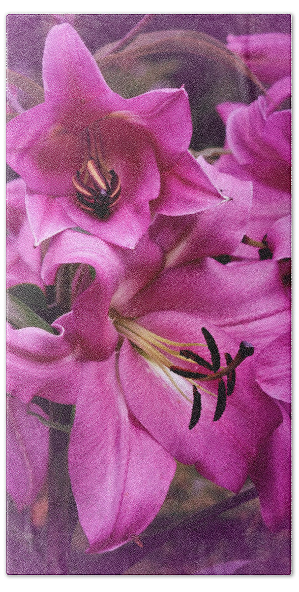 Lily Bath Towel featuring the photograph Vintage Pink Lily 2021 by Richard Cummings