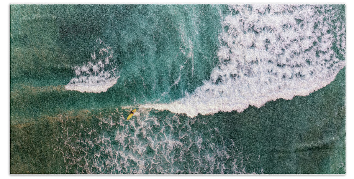 Surf Bath Towel featuring the photograph Waikiki Surfer by Christopher Johnson