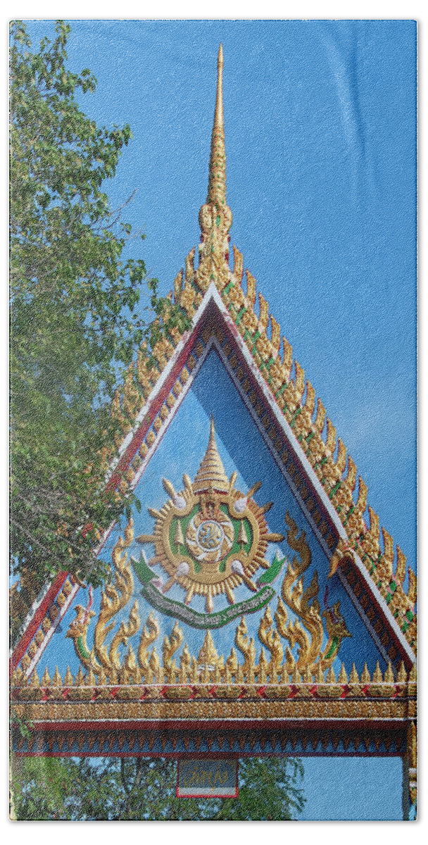 Scenic Bath Towel featuring the photograph Wat Bung Temple Gate DTHNR0221 by Gerry Gantt