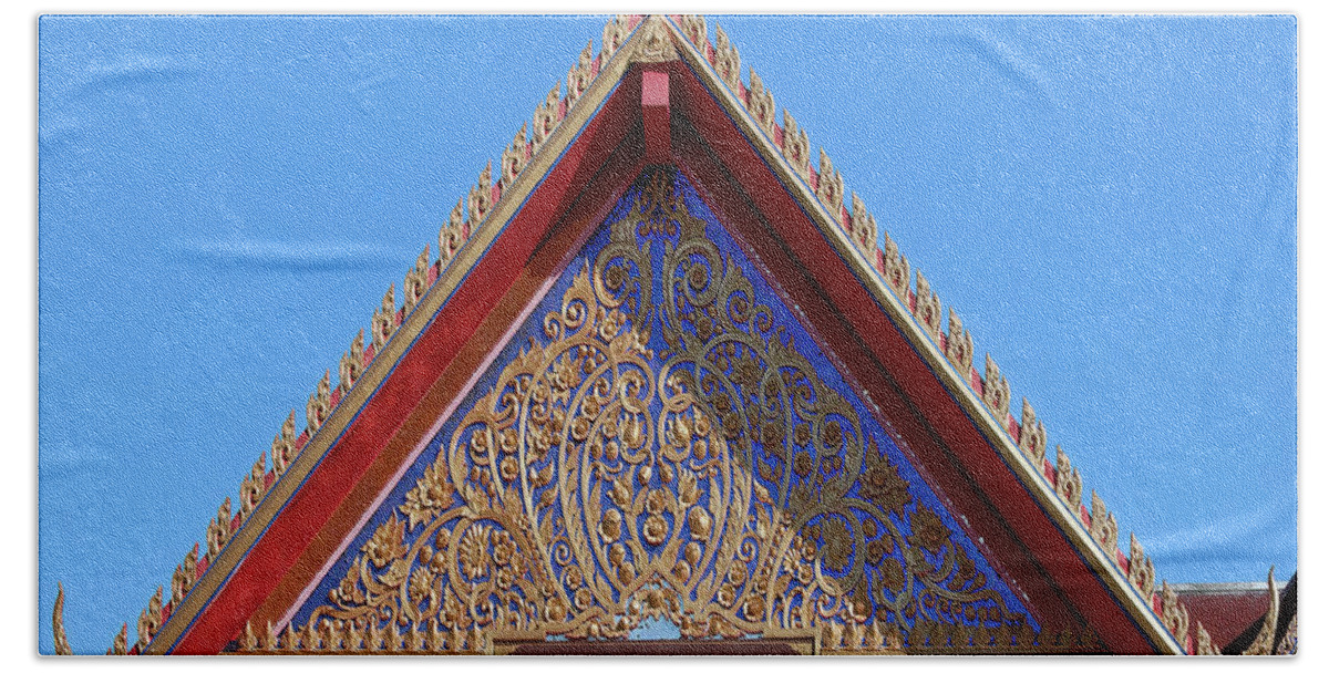 Scenic Bath Towel featuring the photograph Wat Maha Pruettharam Gable DTHB1049 by Gerry Gantt