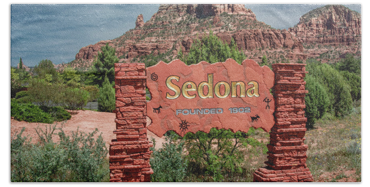 Arizona Bath Towel featuring the photograph Welcome to Sedona by Marcy Wielfaert