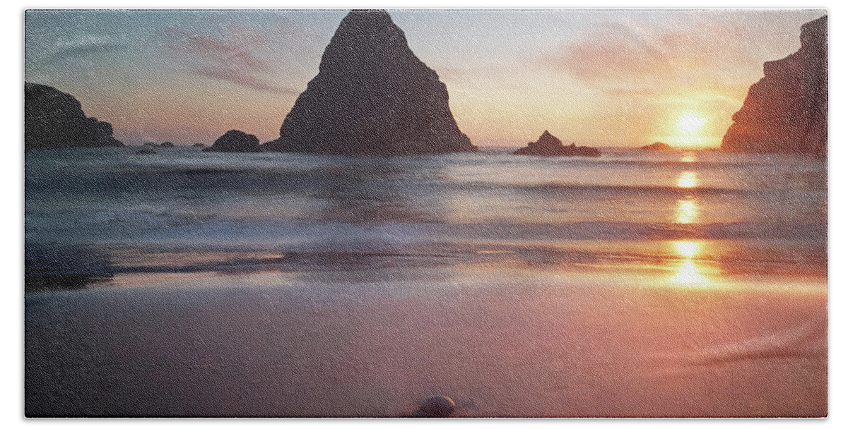 Sunset Bath Towel featuring the photograph Whalehead Beach 6 by JustJeffAz Photography