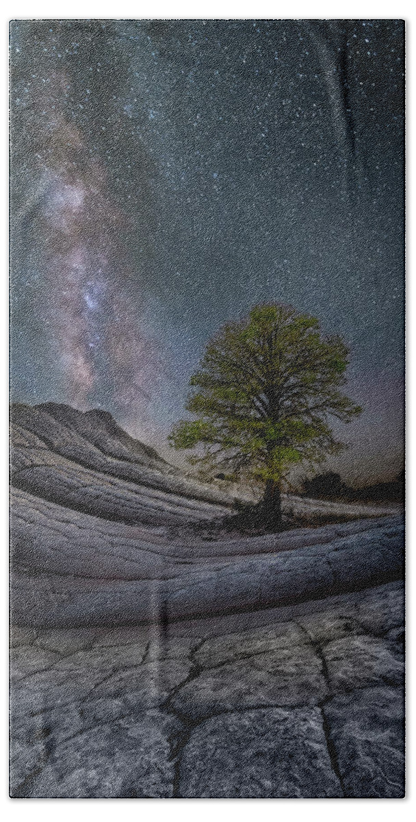 Tree Hand Towel featuring the photograph White Pocket Milky Way Tree by Michael Ash
