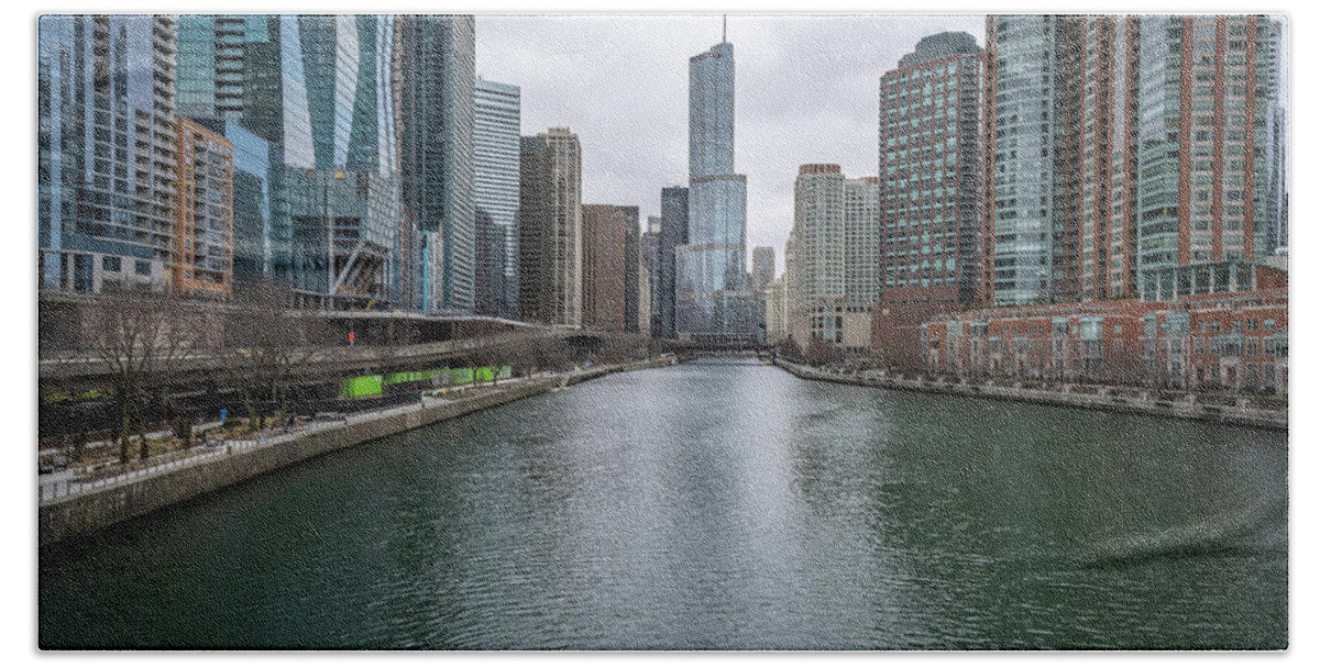 Chicago Hand Towel featuring the photograph Wide Open Chicago River by Laura Hedien
