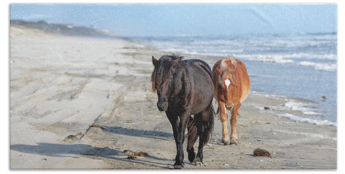 Wild Horse Bath Towel featuring the photograph Wild Horses on the Beach by Fon Denton