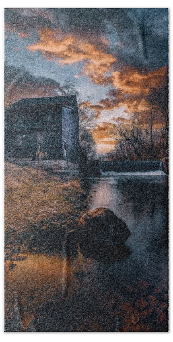 Iowa Hand Towel featuring the photograph Wildcat Den State Park by Brian Venghous
